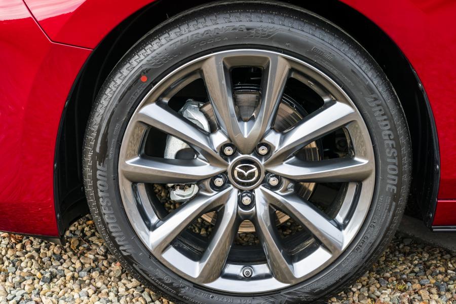 Колеса Mazda3 Skyactiv-G Sport Lux Hatchback 2019 года  (UK) (фото 65 из 91)